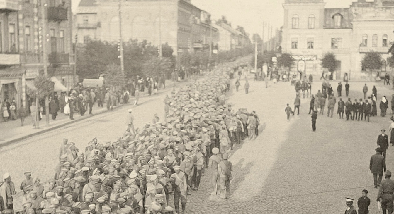 Rosyjscy jeńcy na Placu Konstytucji w Radomiu 1915 r.