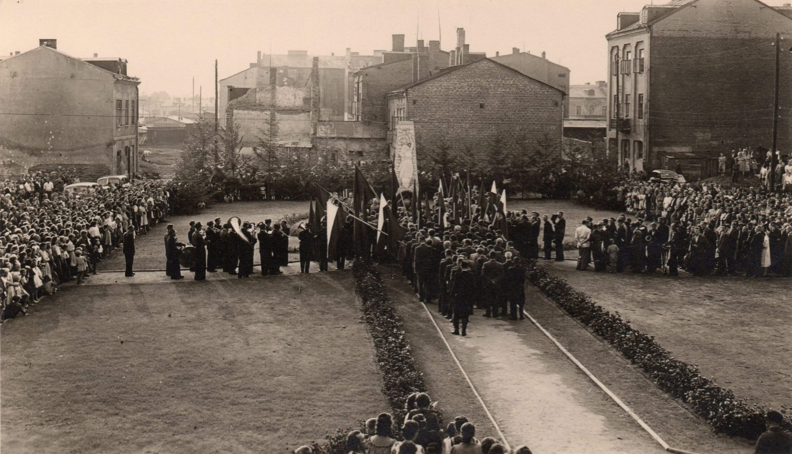 Odsłonięcie pomnika ku czci pomordowanych Żydów 1950